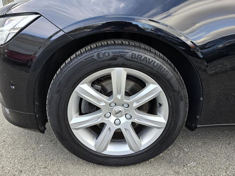 Volvo V90 D4 2,0 140kW 4x4 DPH MOMENTUM - fotka 42 z 45