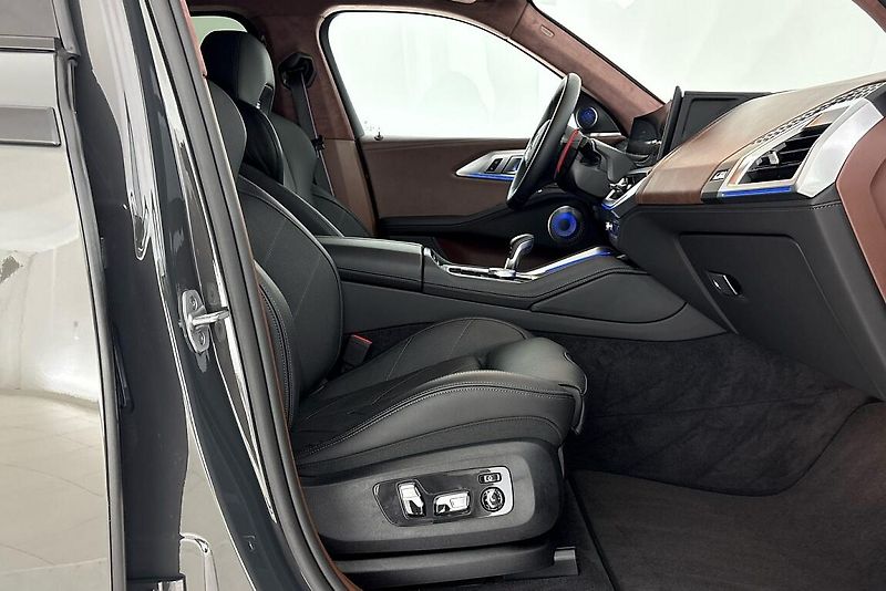 BMW XM 50e - fotka 16 z 26