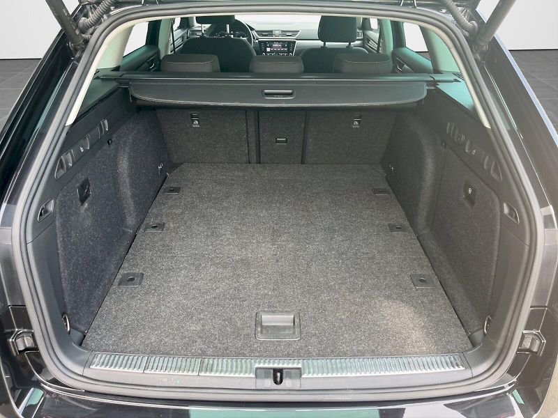 Škoda Superb (2023) 2.0 TDI 110kW DSG Style Plus c - fotka 33 z 36