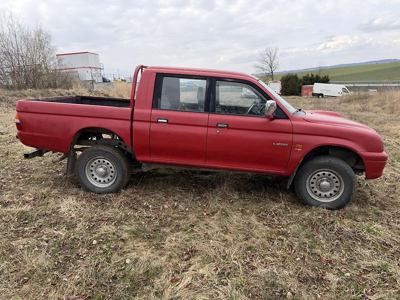 Mitsubishi L200 2,5 TD   4x4  5míst - fotka 11 z 21