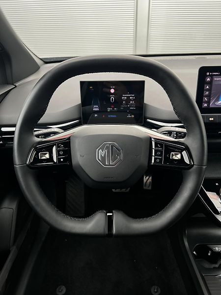 MG MG4 320kW 4x4 XPOWER  64kWh DPH - fotka 9 z 22
