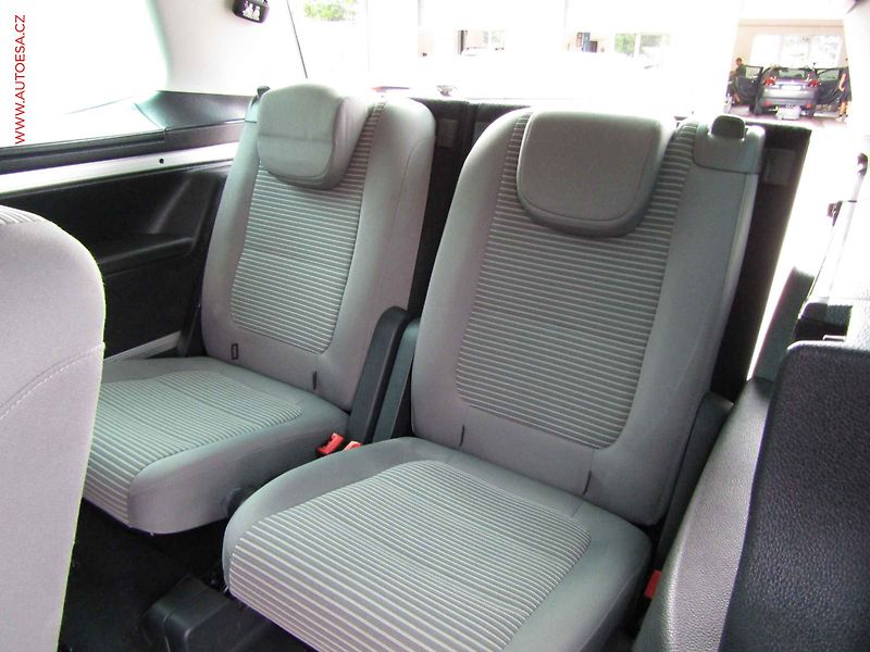 Seat Alhambra (2013) 2.0 TDi 7míst, servis.kniha - fotka 11 z 21