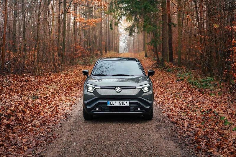 Vitara se proslavila jako skromné, ale spolehlivé a schopné auto. Elektrická verze chce v tradici pokračovat.