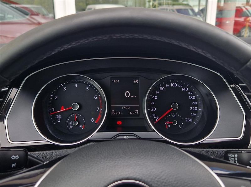 Volkswagen Passat 1,4 TSI 110kW BM SENZORY NOSIČ - fotka 23 z 42