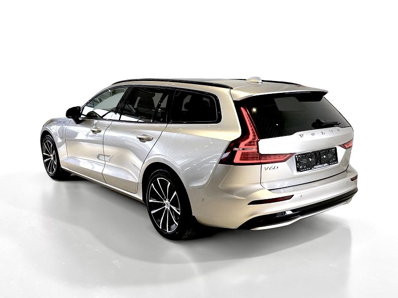 Volvo V60 (2026) T6 PHEV ULTRA DARK   - fotka 3 z 15