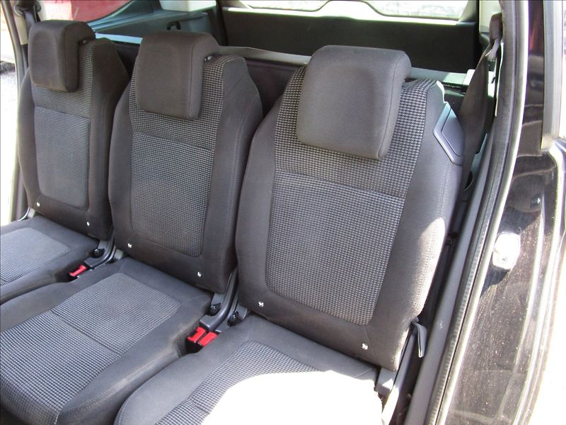 Peugeot 5008 1.6 THP aut. Klima, 7 míst - fotka 30 z 50