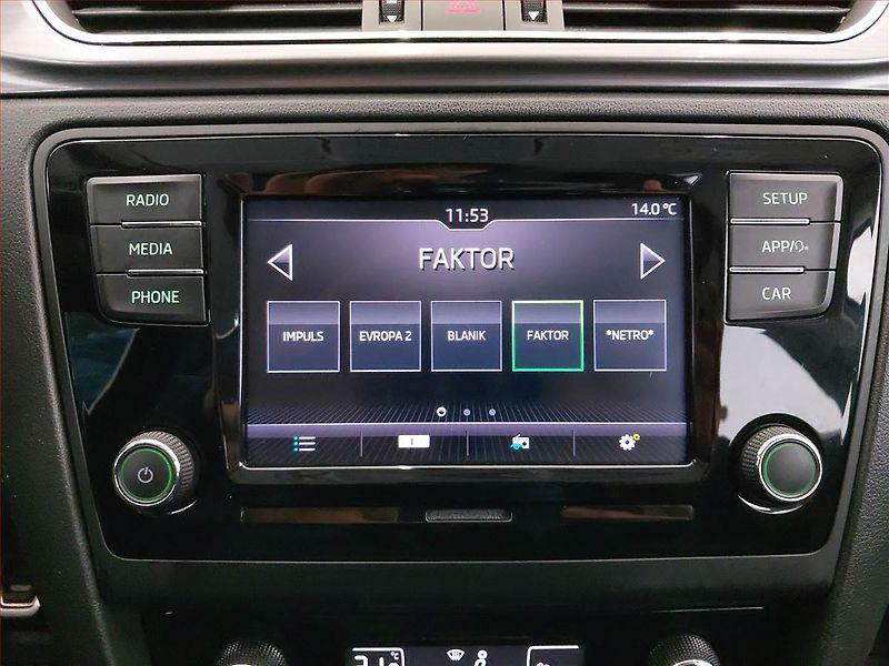 Škoda Rapid (2019) Spaceback 1.0 TSI, Xenony - fotka 13 z 17