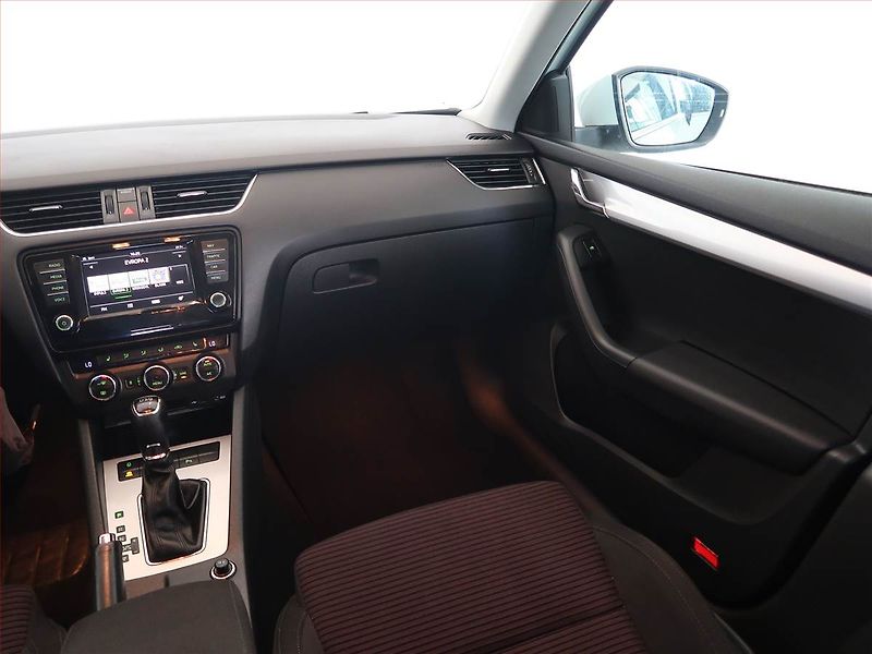 Škoda Octavia (2015) Style 2.0 TDI, Automat, Navi - fotka 8 z 15