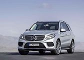 Mercedes-Benz GLE. Bílá a černá bez příplatku. Metalíza za 28 004 Kč. Speciální barva 52 826 Kč.