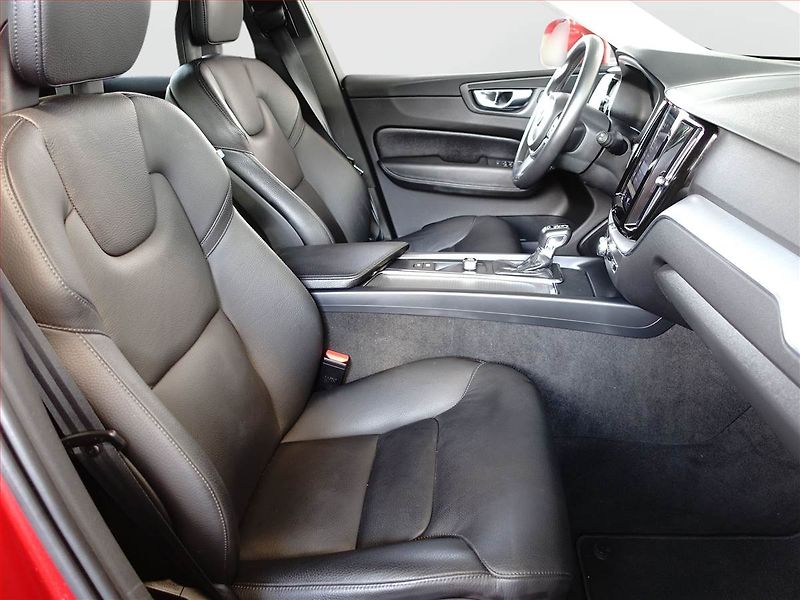 Volvo XC60 (2018) Momentum D4 AWD, 4x4, AUTOMAT - fotka 9 z 23