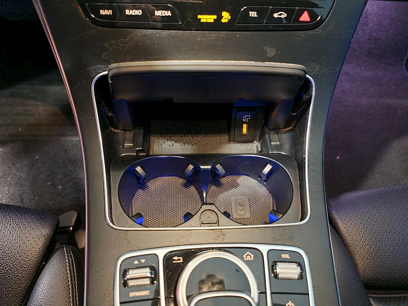 Mercedes-Benz Třídy C 220 d Avantgarde kombi - fotka 26 z 31