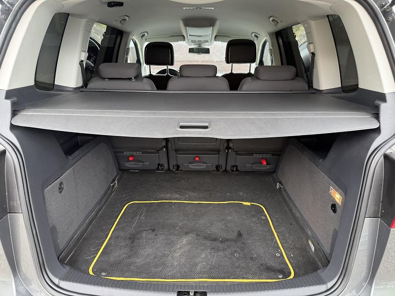 Volkswagen Touran - fotka 7 z 22