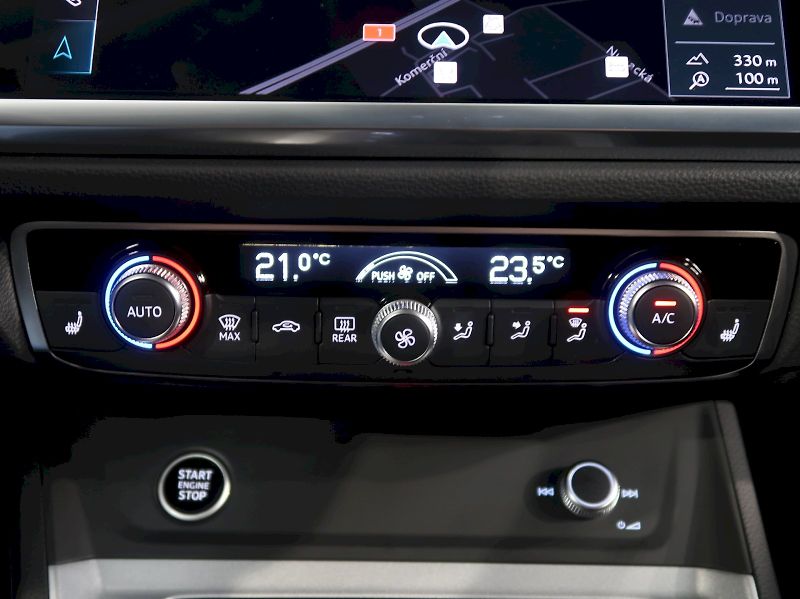 Audi Q3 (2023) S-LINE 1.5TSI 110KW AUTOMAT - fotka 28 z 39