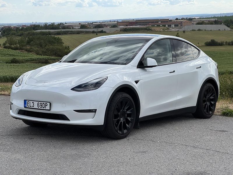 Tesla Model Y Long Range AWD Tažné SoH 93% - fotka 1 z 29