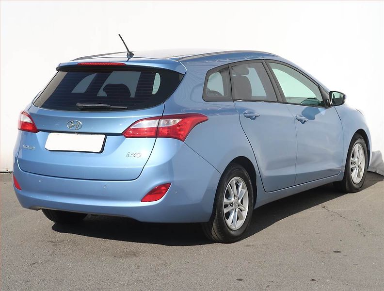 Hyundai i30 (2013) Trikolor 1.6 GDI, Serv.kniha - fotka 5 z 18