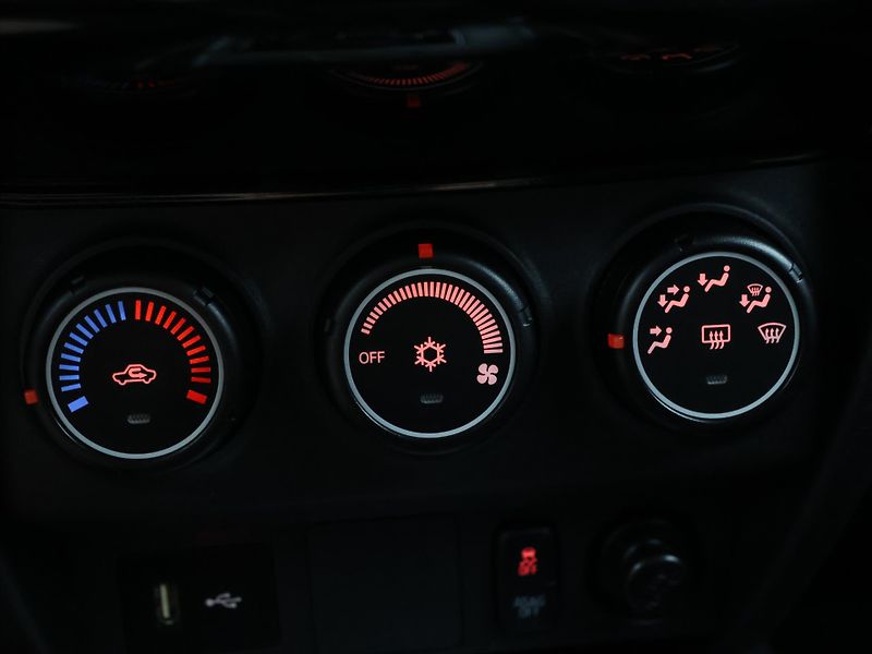 Mitsubishi ASX 2,0 Smart Mivec 110kW CVT CZ - fotka 22 z 32