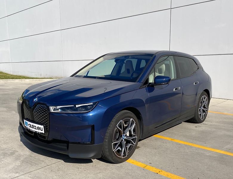 BMW iX (2021) 40 - fotka 1 z 23