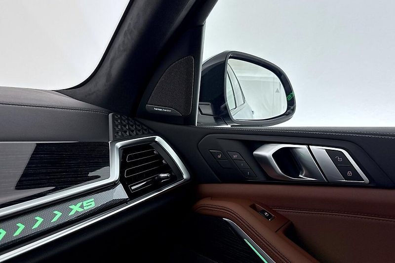BMW X5 xDrive40d - fotka 20 z 28