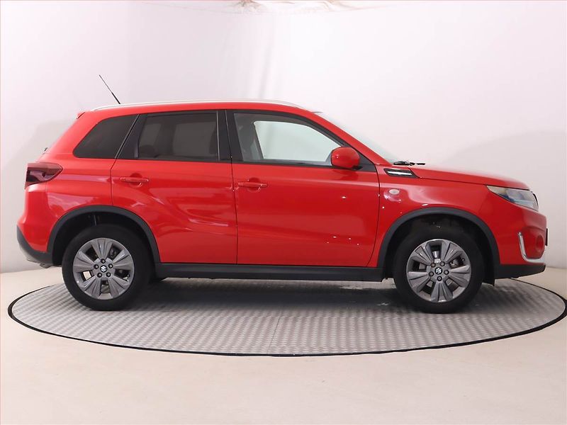 Suzuki Vitara (2022) 1.4 BoosterJet - fotka 6 z 18