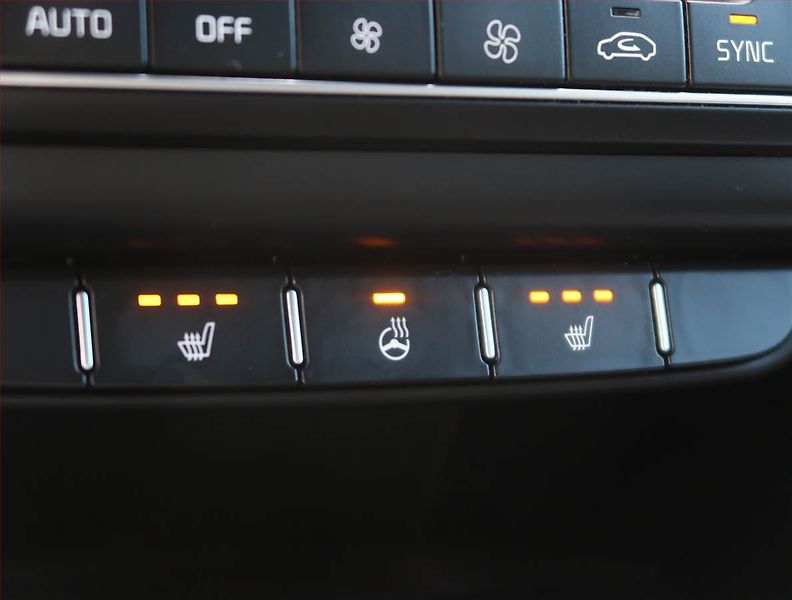 Kia XCeed (2023) GT Line 1.5 T-GDI, Serv.kniha - fotka 19 z 22
