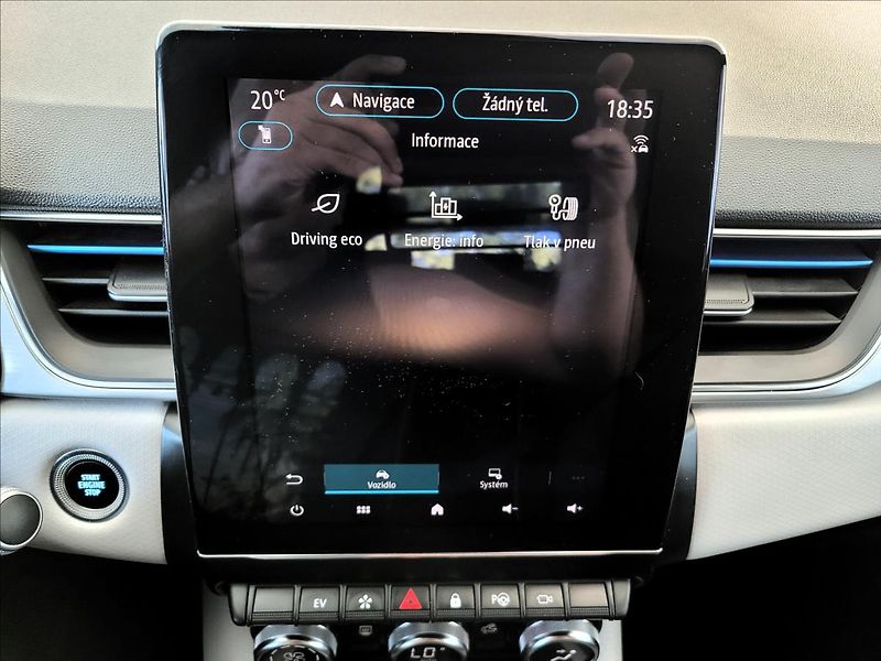Renault Captur 1,6 E-Tech PHEV Intense - fotka 31 z 49