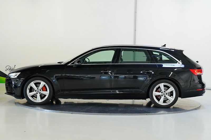 Audi A4 - fotka 3 z 30
