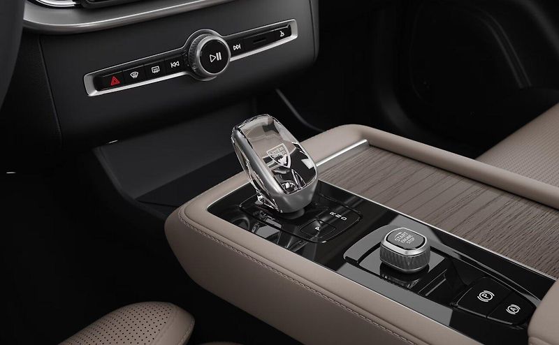 Volvo XC90 (2026) B5 AWD PLUS BRIGHT - fotka 13 z 17