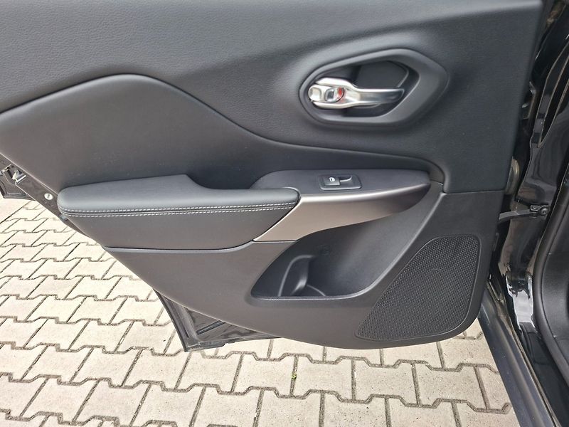 Jeep Cherokee (2019) 2.2M-JET 143kW 4X4 LIMITED - fotka 35 z 46