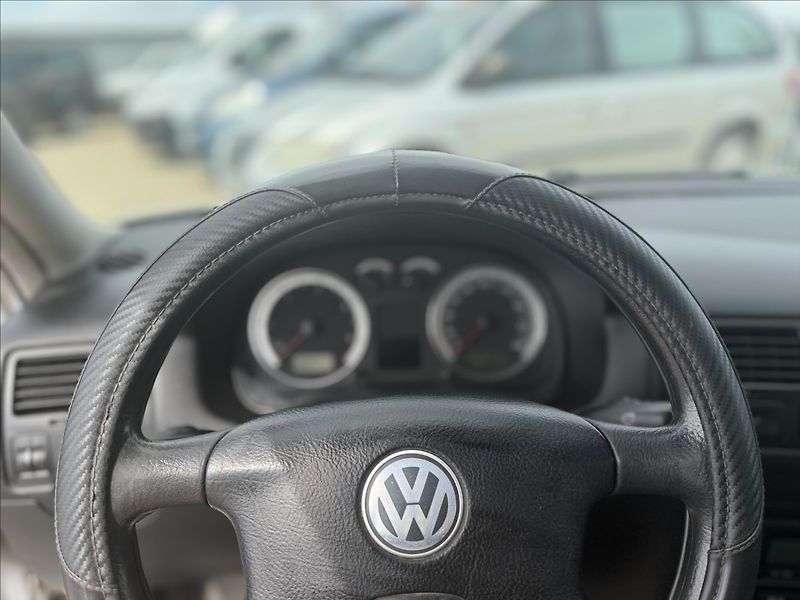 Volkswagen Golf 1,9 TDI 74kW - fotka 11 z 24