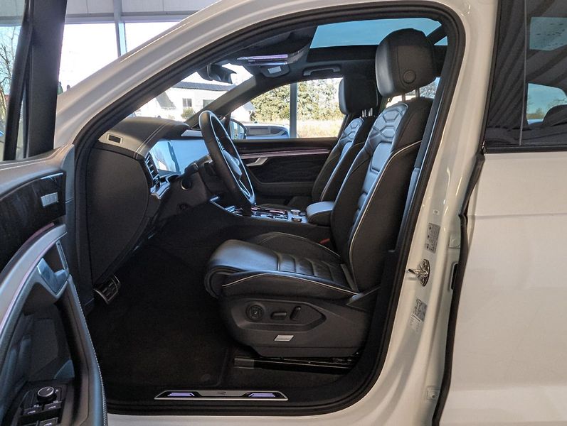 Volkswagen Touareg TDI 210kW R-Line Vzduch Pano H - fotka 9 z 27