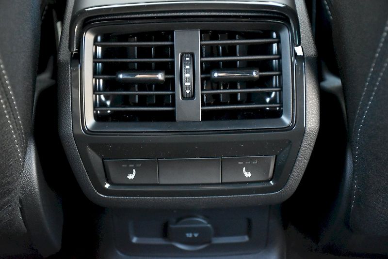 Škoda Karoq (2025) Sportline 1,5 TSI 110 kW 7° au - fotka 27 z 39