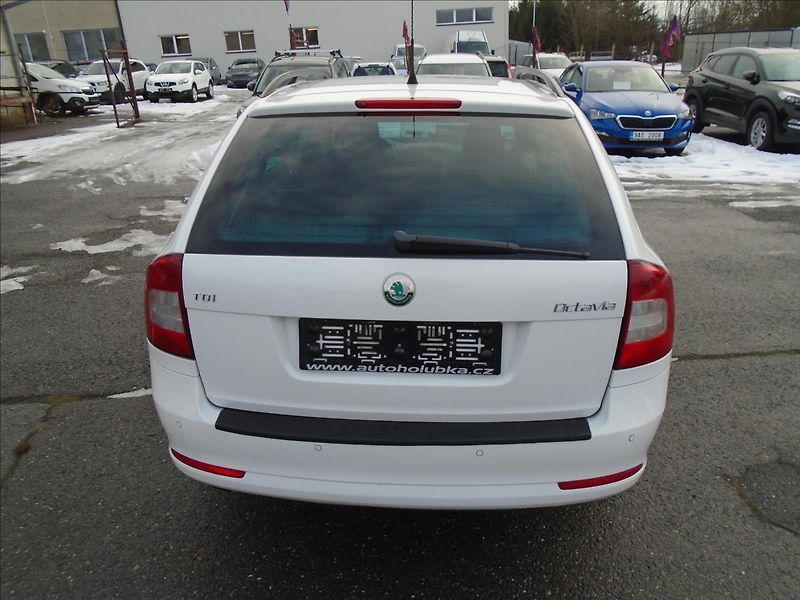 Škoda Octavia 1,6 - fotka 3 z 25