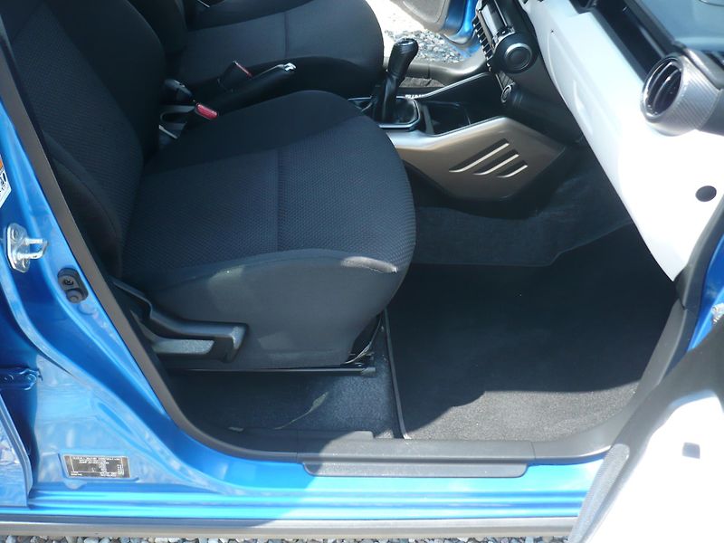 Suzuki Ignis (2018) 1.2i 66Kw 4x4 Klima - fotka 18 z 31