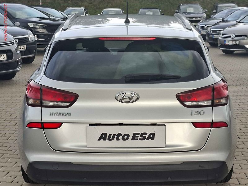 Hyundai i30 (2018) 1.4 TGDi, 2.maj,ČR, AC, tempo - fotka 5 z 19