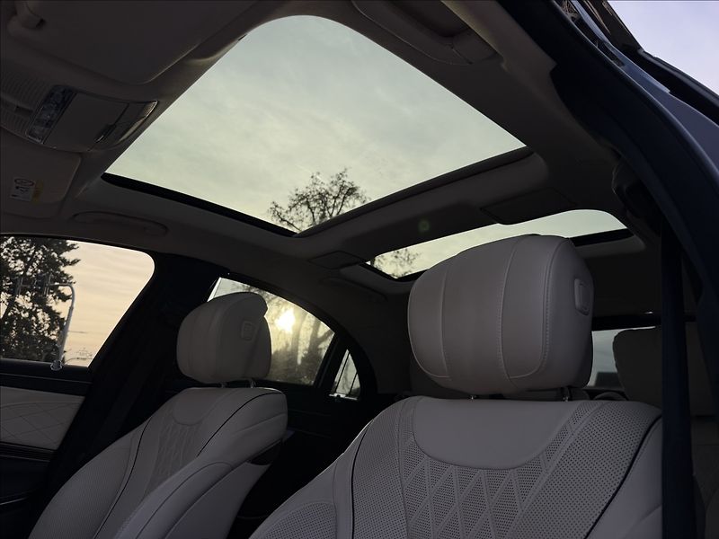 Mercedes-Benz Třídy S 560 4Matic AMG - fotka 25 z 32