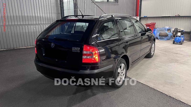 Škoda Octavia (2009) 1.6 MPi, výhřev sed, temp - fotka 2 z 3
