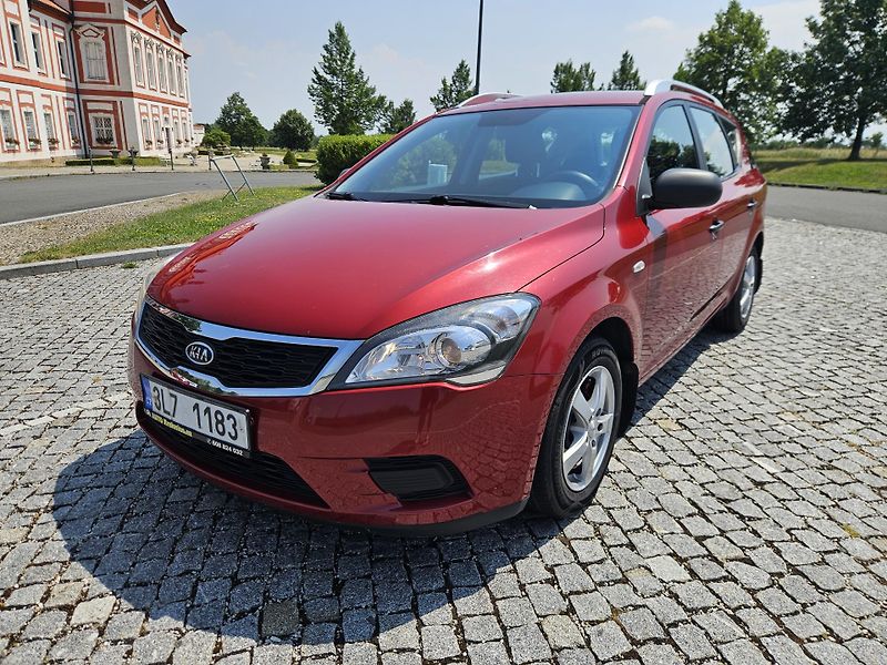 Kia Ceed (2011) 1.4 66kw, MOŽNÉ SPLÁTKY  - fotka 2 z 26