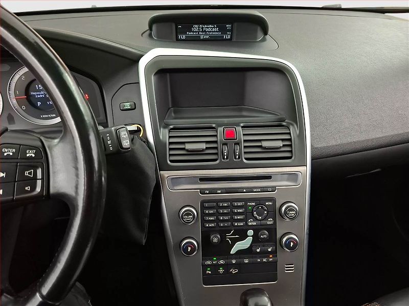 Volvo XC60 (2009) D5, 4X4, Automat, Serv.kniha - fotka 12 z 19