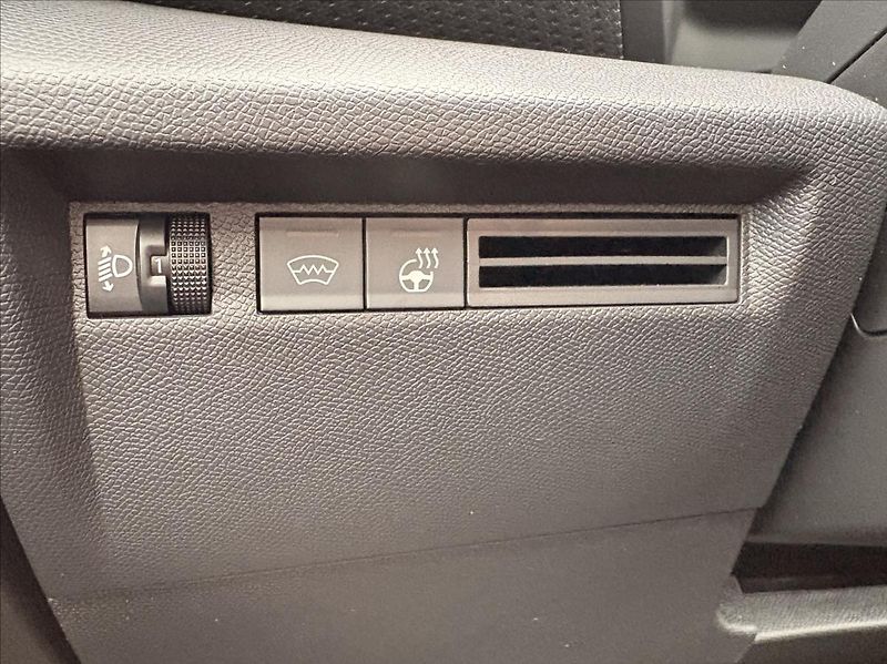 Citroën C4 1,2 MAX Petrol 130k Automatic - fotka 29 z 33