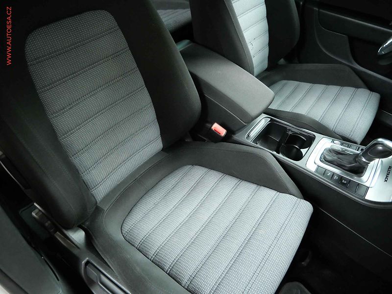 Volkswagen Passat (2013) 2.0 TDi 4x4, ČR, AT, xenon - fotka 11 z 21