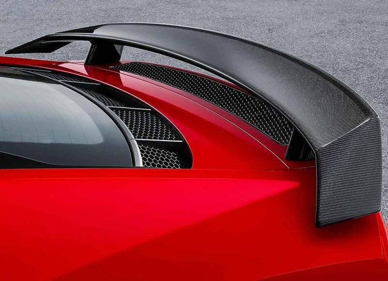 Audi R8 a e-tron GT připravené na jízdu na okruhu