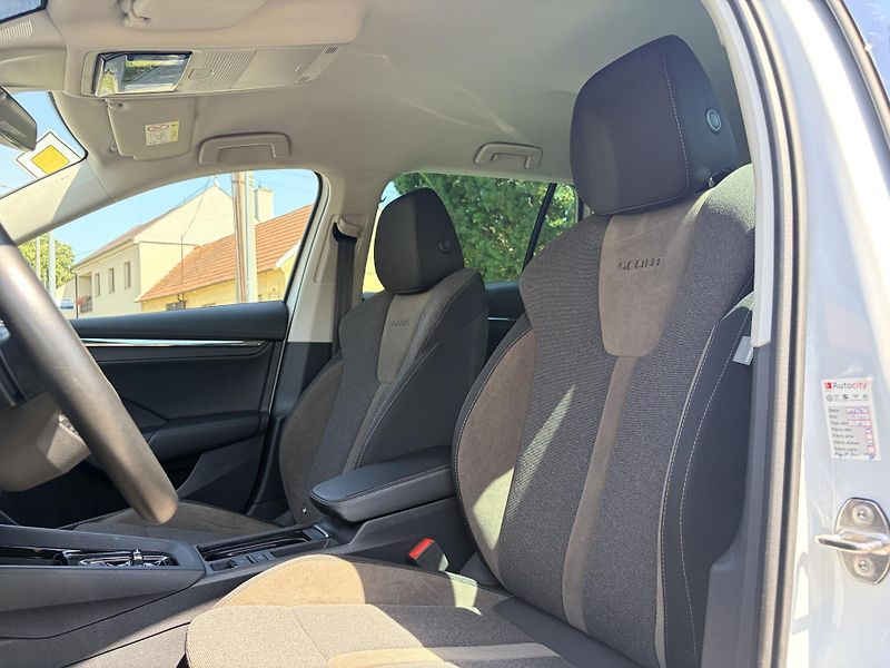 Škoda Octavia SCOUT 2.0 TDI DSG MATRIX - fotka 14 z 56
