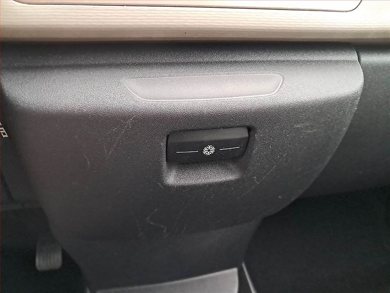 Citroën C4 Picasso (2009) 2.0 HDI, Automat, 7 míst - fotka 21 z 23