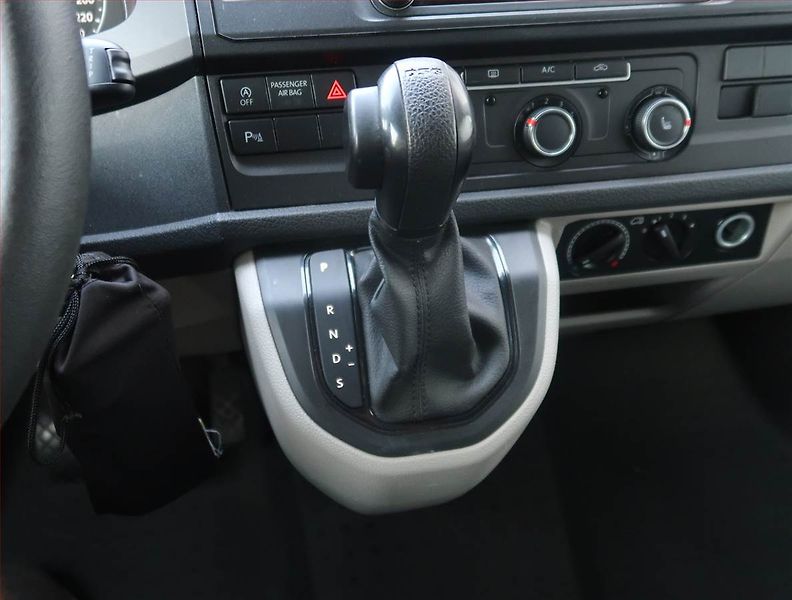 Volkswagen Transporter (2019) 2.0 TDI, Bus, 9Míst, DPH - fotka 13 z 20