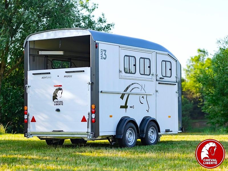 Cheval Liberté (2026) MAXI 3 ŠEDÝ - fotka 20 z 23