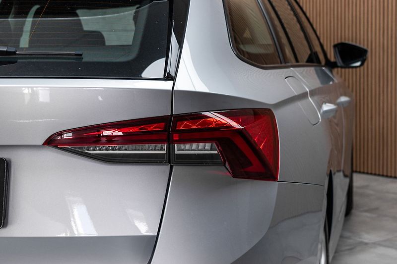 Škoda Octavia 2.0 TDI DSG*ACC*BLIS*CARPLAY* - fotka 34 z 37