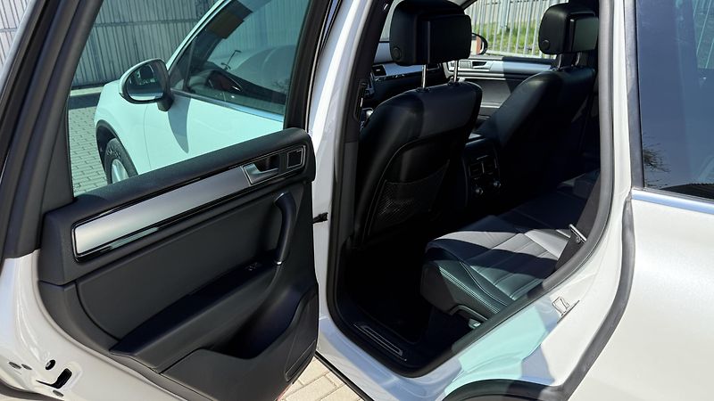 Volkswagen Touareg 3.0TDi*193kW*R-LINE*PERLEŤ - fotka 12 z 44
