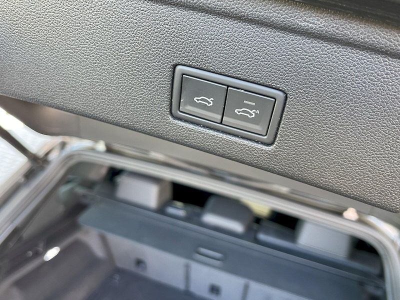 Volkswagen Touareg (2023) R-Line 3.0 TDI 210 kW V6 4Moti - fotka 32 z 35