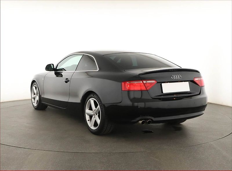 Audi A5 (2009) S-Line 2.0 TFSI, Xenony - fotka 4 z 14