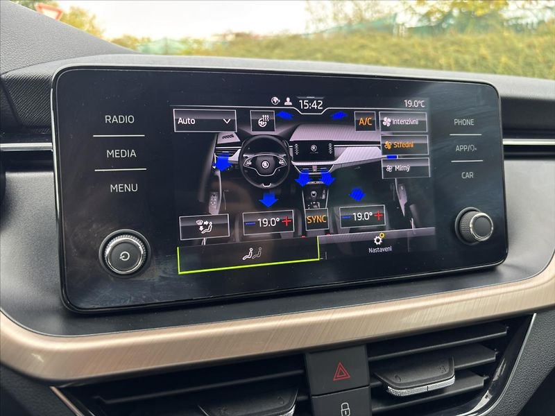 Škoda Scala 1,0 TSi Style ELkufr MRTVÝúhel - fotka 24 z 43